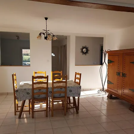 Le Dom'mino Nyaraló Conde-Folie
